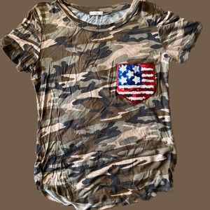 ✨ *BOGO* e.Luna women’s USA camo shirt *BOGO* ✨